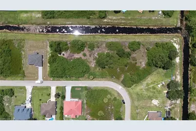 610 Chemstrand St E, Lehigh Acres, FL 33974 - Photo 3