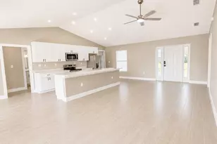 3464 NE 9th Pl, Cape Coral, FL 33909 - Photo 3