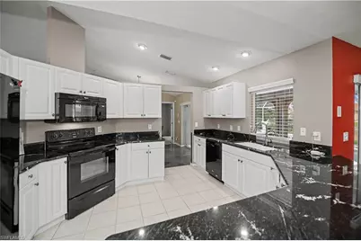 22 SE 13th Ave, Cape Coral, FL 33990 - Photo 13