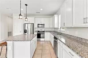 3721 E Hampton Cir, Alva, FL 33920 - Photo 11