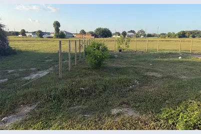 1046 Saturn Ct, Labelle, FL 33945 - Photo 19