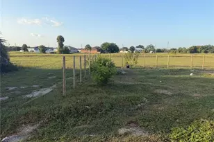 1046 Saturn Ct, Labelle, FL 33945 - Photo 19