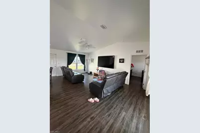 1046 Saturn Ct, Labelle, FL 33945 - Photo 5