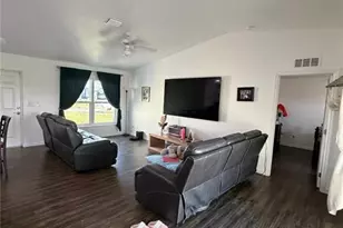 1046 Saturn Ct, Labelle, FL 33945 - Photo 5