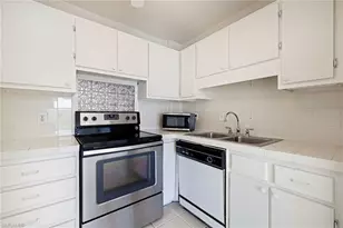 2350 W First St, Fort Myers, FL 33901 - Photo 9