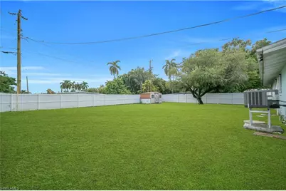 77 Glenmont Dr W, North Fort Myers, FL 33917 - Photo 23