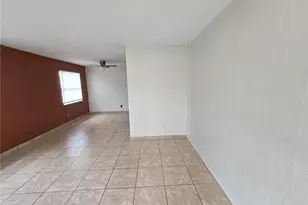 621 SE 13th Pl, Cape Coral, FL 33990 - Photo 5