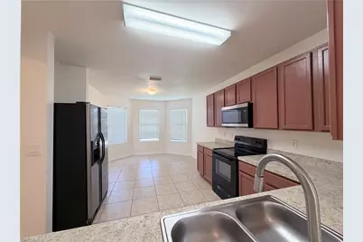 1621 SW 10th Ave, Cape Coral, FL 33991 - Photo 5
