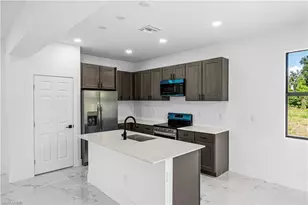 2810 73rd St W, Lehigh Acres, FL 33971 - Photo 7