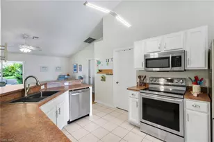 1006 NE 6th Pl, Cape Coral, FL 33909 - Photo 11