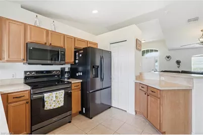 212 NW 28th Ter, Cape Coral, FL 33993 - Photo 9
