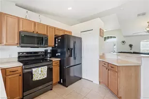 212 NW 28th Terrace, Cape Coral, FL 33993 - Photo 9
