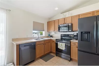 212 NW 28th Ter, Cape Coral, FL 33993 - Photo 7