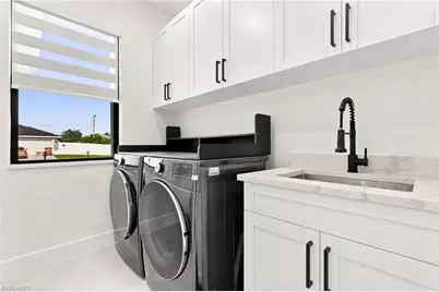 927 NE 13th Pl, Cape Coral, FL 33909 - Photo 25