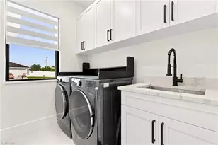 927 NE 13th Pl, Cape Coral, FL 33909 - Photo 25