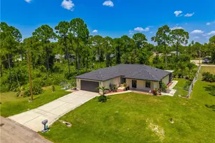 927 Franklin St E, Lehigh Acres, FL 33974 - Photo 7
