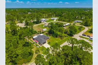 927 Franklin St E, Lehigh Acres, FL 33974 - Photo 3