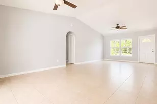 124 SE 27th St, Cape Coral, FL 33904 - Photo 3