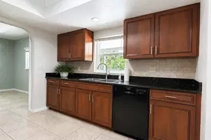 124 SE 27th St, Cape Coral, FL 33904 - Photo 5