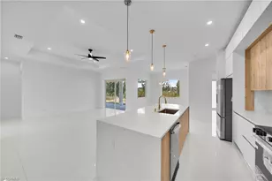 3338 NE 9th Pl, Cape Coral, FL 33909 - Photo 15
