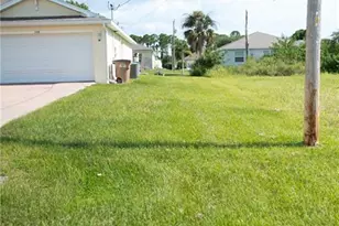 1108 NE 36th Ln, Cape Coral, FL 33909 - Photo 3