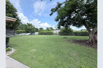 1609 S Hermitage Rd, Fort Myers, FL 33919 - Photo 17
