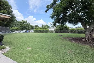 1609 S Hermitage Rd, Fort Myers, FL 33919 - Photo 17