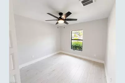 923 SE 14th St, Cape Coral, FL 33990 - Photo 9