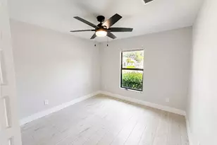 923 SE 14th St, Cape Coral, FL 33990 - Photo 9