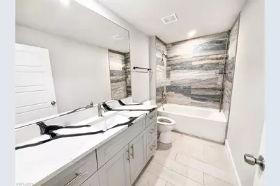 923 SE 14th St, Cape Coral, FL 33990 - Photo 5