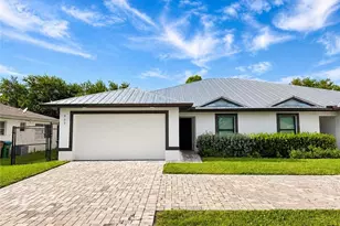 923 SE 14th St, Cape Coral, FL 33990 - Photo 1