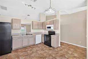 903 SE 5th Ave, Cape Coral, FL 33990 - Photo 11