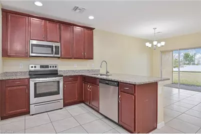 3739 Crofton Ct, Fort Myers, FL 33916 - Photo 7