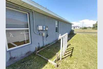 2013 NE 13th Pl, Cape Coral, FL 33909 - Photo 23