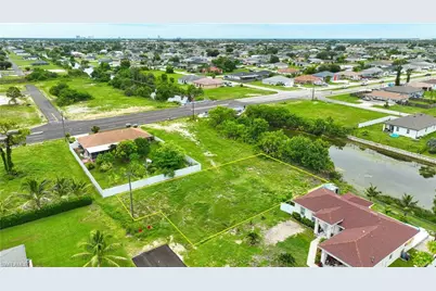 722 NE 12th St, Cape Coral, FL 33909 - Photo 5