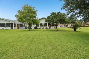 19906 Lake Vista Cir, Lehigh Acres, FL 33936 - Photo 29