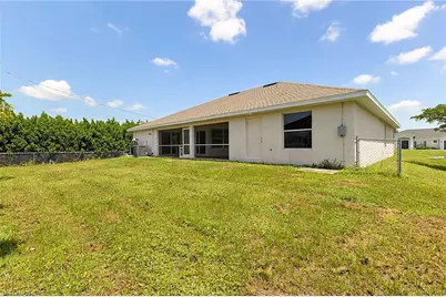 1920 NE 20th Pl, Cape Coral, FL 33909 - Photo 9