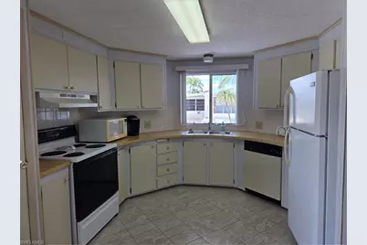 561 Winning Way, North Fort Myers, FL 33917 - Photo 5
