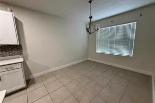 635 NE 6th Pl, Cape Coral, FL 33909 - Photo 5