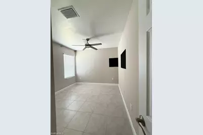 635 NE 6th Pl, Cape Coral, FL 33909 - Photo 11