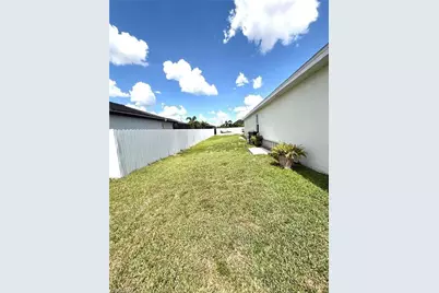 635 NE 6th Pl, Cape Coral, FL 33909 - Photo 21