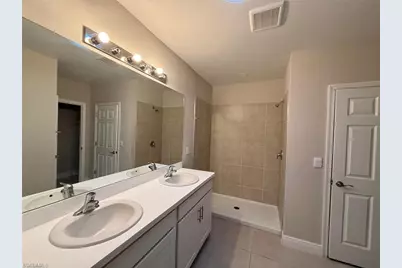 635 NE 6th Pl, Cape Coral, FL 33909 - Photo 15