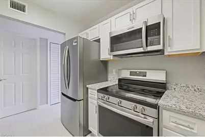 3225 E Riverside Dr #63F, Fort Myers, FL 33905 - Photo 11