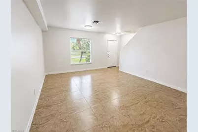 918 Marilyn Ave S, Lehigh Acres, FL 33974 - Photo 3