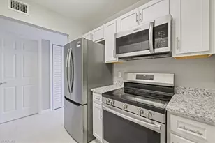 3225 E Riverside Dr, Fort Myers, FL 33916 - Photo 11