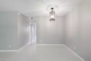 3225 E Riverside Dr, Fort Myers, FL 33916 - Photo 9