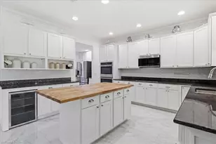812 SW 11th Ct, Cape Coral, FL 33991 - Photo 3