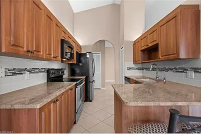 13648 Admiral Ct, Fort Myers, FL 33912 - Photo 9