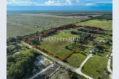 23910 Tinas Ln, Fort Myers, FL 33913 - Photo 9