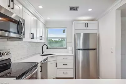 37 High Point Cir E #208, Naples, FL 34103 - Photo 3